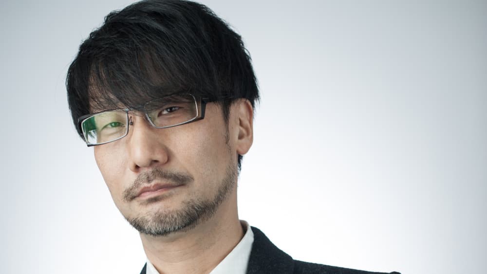 Hideo Kojima sfondo bianco