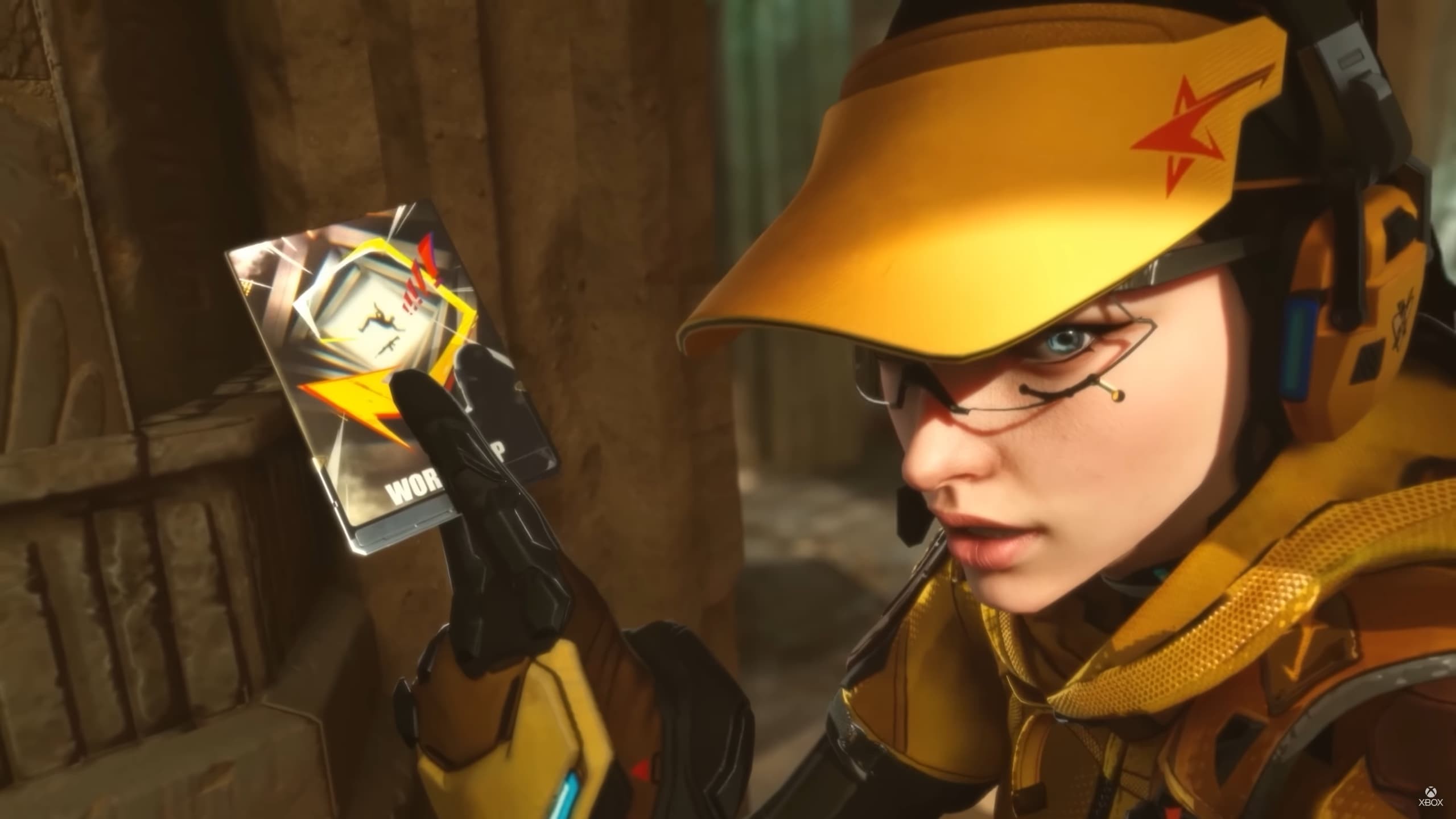 FragPunk eroe in giallo con carta