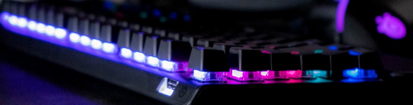 SteelSeries Apex 7 panoramica led