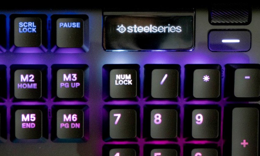 SteelSeries Apex 7 schermo oled