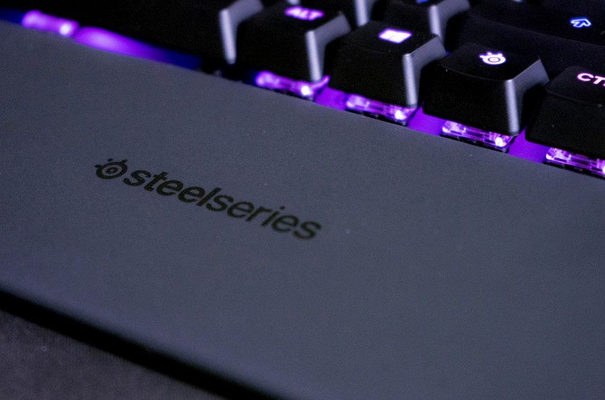 SteelSeries Apex 7 poggiapolsi